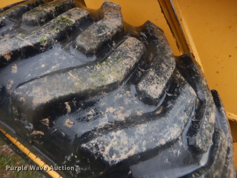 image for item DJ1298 2003 John Deere 250 skid steer loader