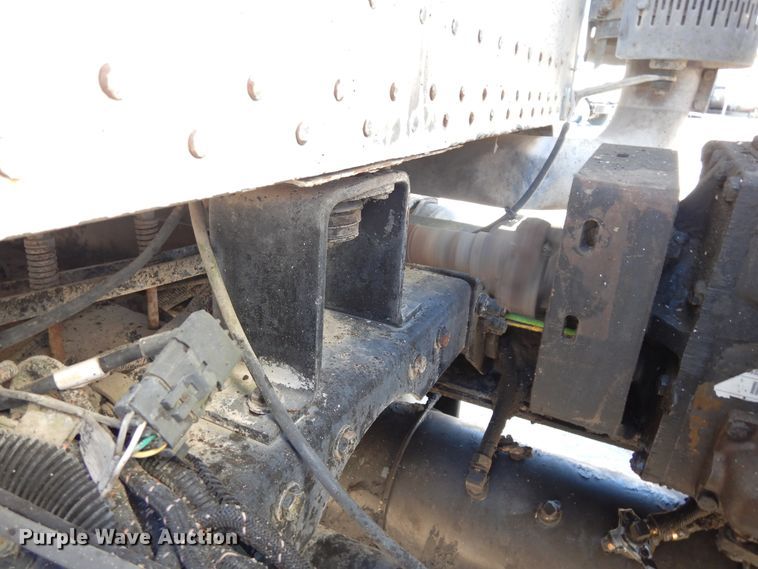 image for item DK0328 2007 Peterbilt 357  ready mix truck