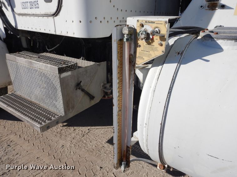 image for item DK0328 2007 Peterbilt 357  ready mix truck