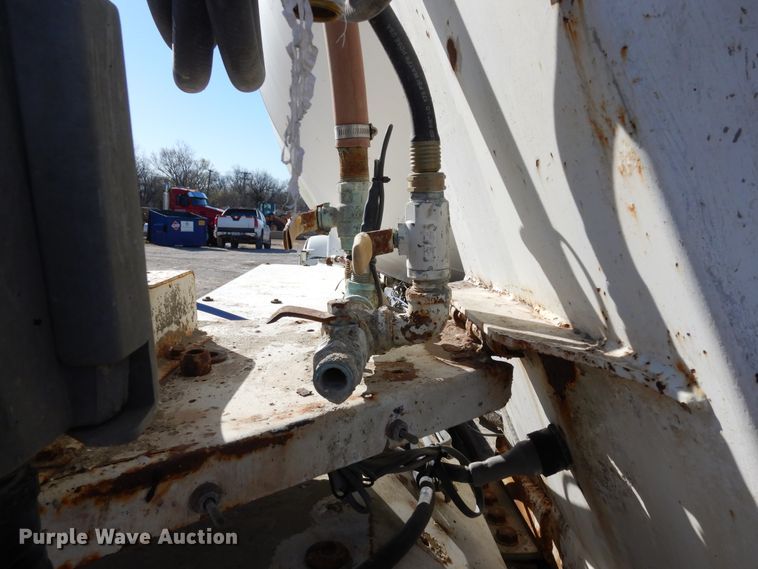 image for item DK0328 2007 Peterbilt 357  ready mix truck