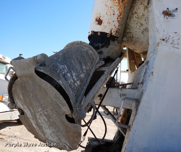 image for item DK0328 2007 Peterbilt 357  ready mix truck