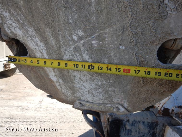 image for item DK0328 2007 Peterbilt 357  ready mix truck