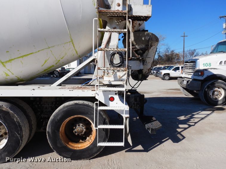 image for item DK0328 2007 Peterbilt 357  ready mix truck