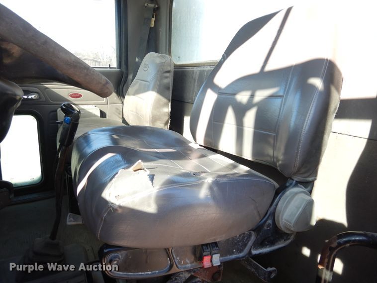 image for item DK0328 2007 Peterbilt 357  ready mix truck