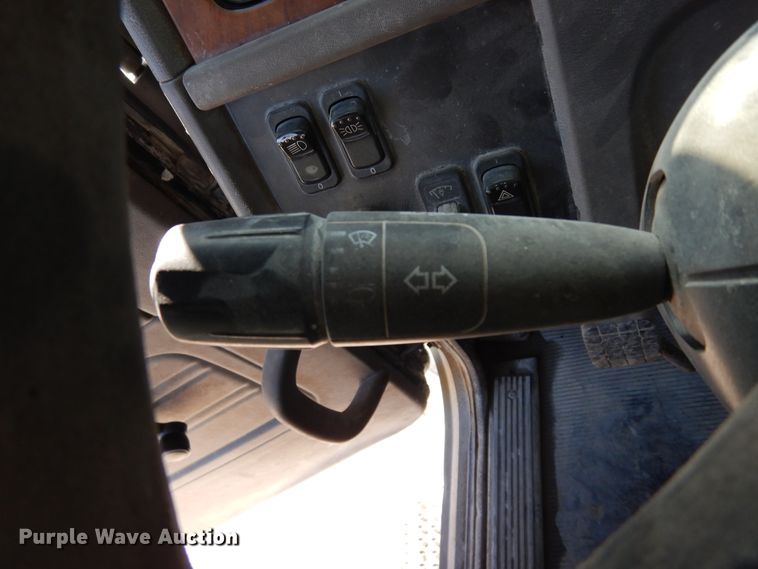 image for item DK0328 2007 Peterbilt 357  ready mix truck