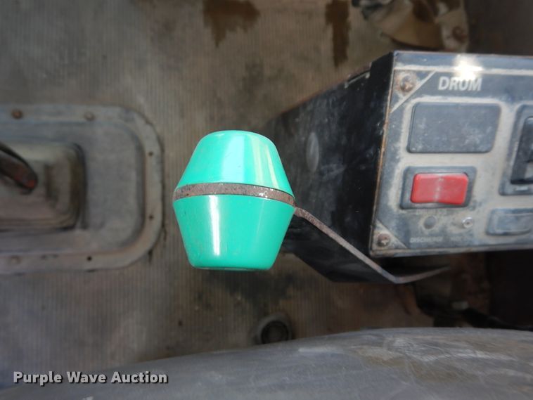 image for item DK0328 2007 Peterbilt 357  ready mix truck