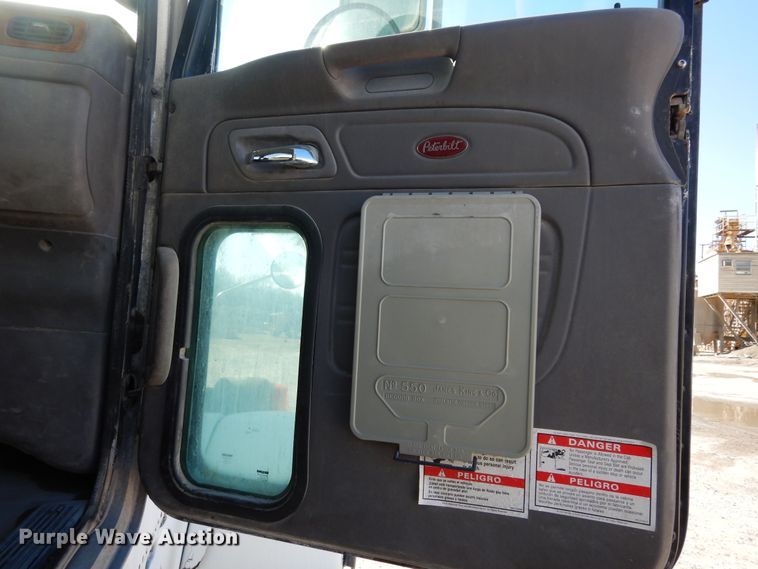 image for item DK0328 2007 Peterbilt 357  ready mix truck