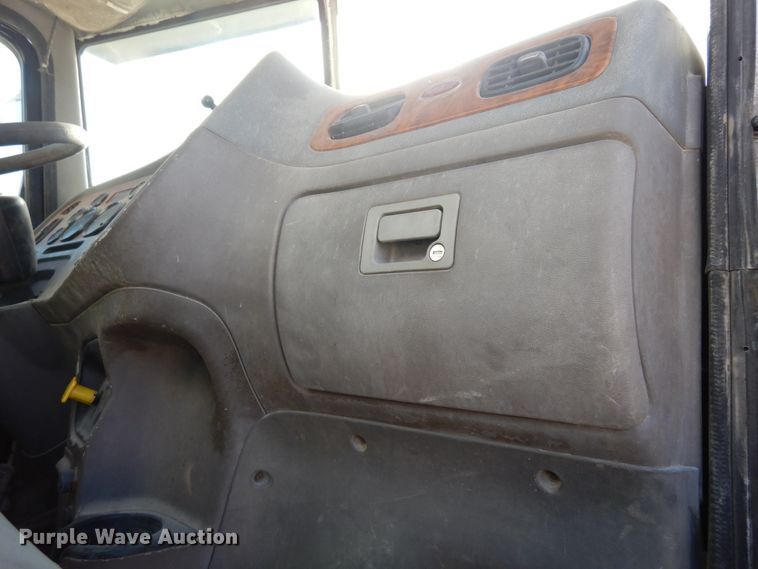 image for item DK0328 2007 Peterbilt 357  ready mix truck