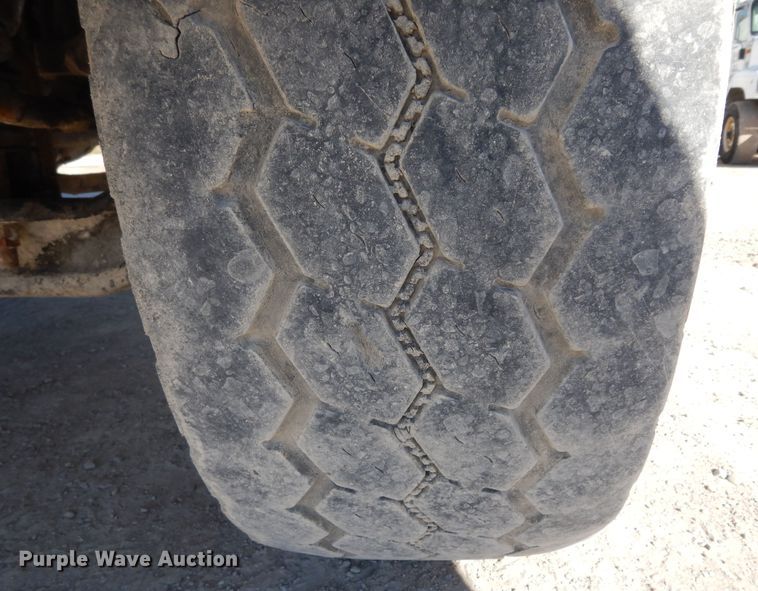 image for item DK0328 2007 Peterbilt 357  ready mix truck