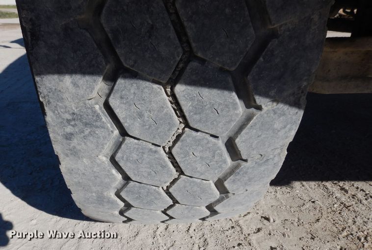 image for item DK0328 2007 Peterbilt 357  ready mix truck