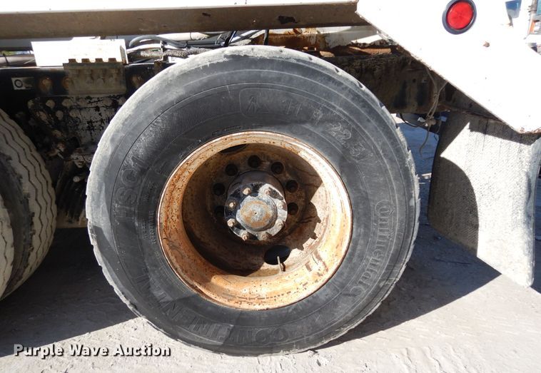 image for item DK0328 2007 Peterbilt 357  ready mix truck