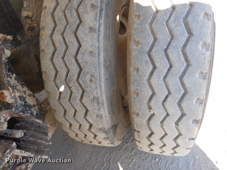 image for item DK0328 2007 Peterbilt 357  ready mix truck