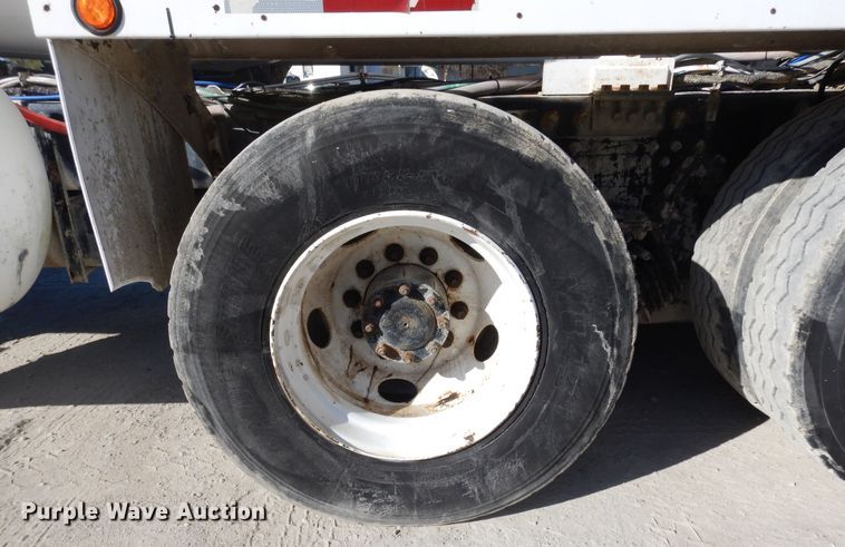 image for item DK0328 2007 Peterbilt 357  ready mix truck