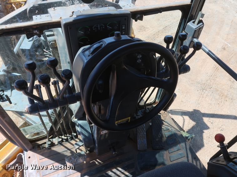 image for item DK3683 2004 John Deere 772D  motor grader