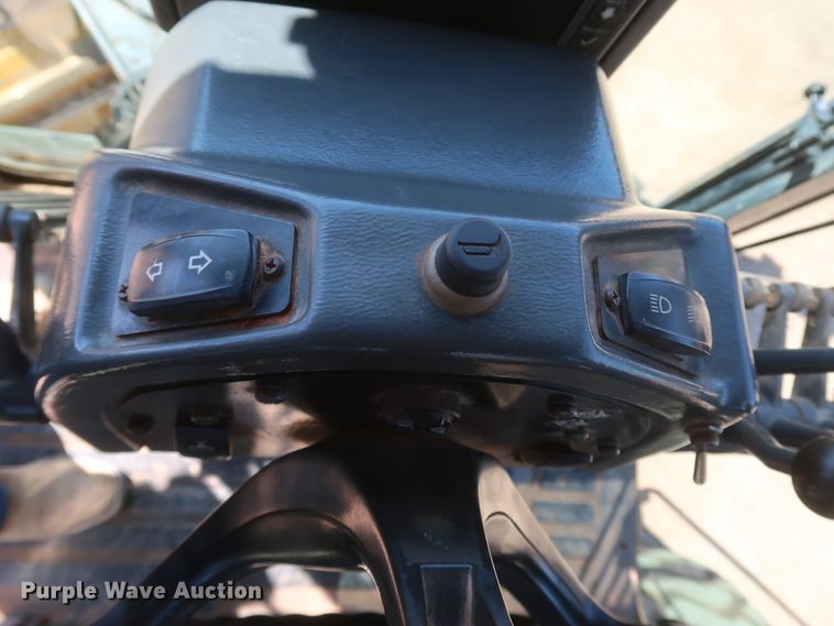 image for item DK3683 2004 John Deere 772D  motor grader