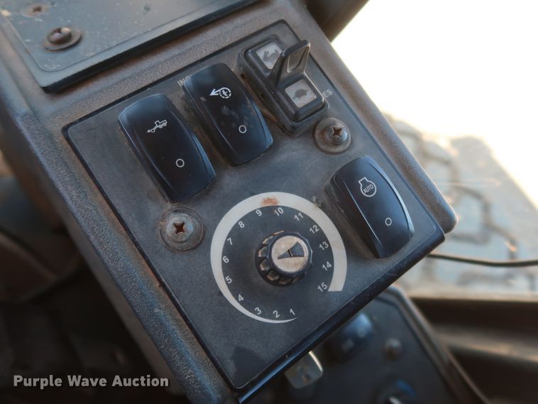 image for item DK3683 2004 John Deere 772D  motor grader