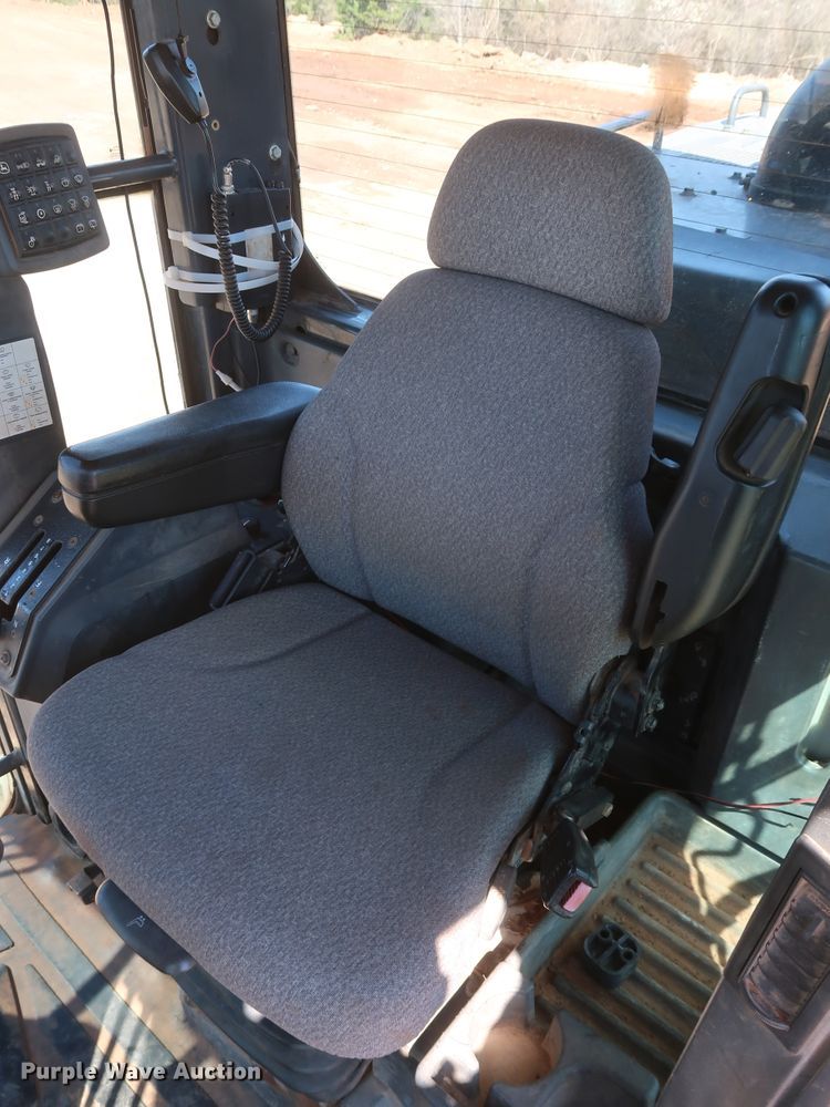 image for item DK3683 2004 John Deere 772D  motor grader