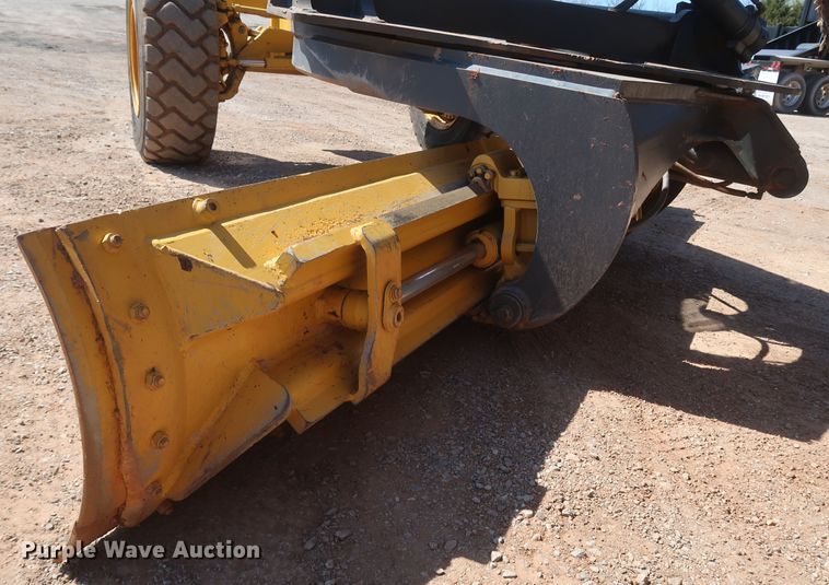 image for item DK3683 2004 John Deere 772D  motor grader