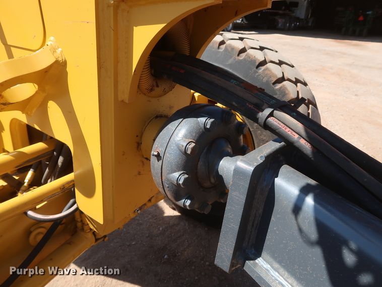 image for item DK3683 2004 John Deere 772D  motor grader