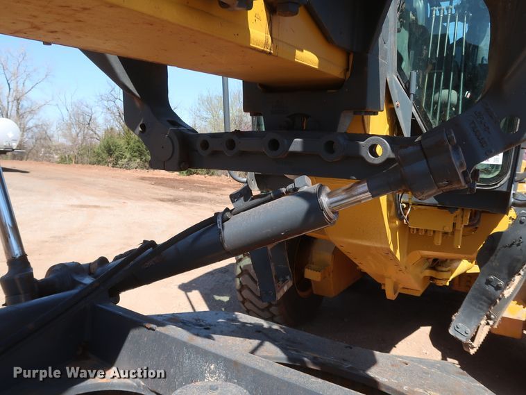 image for item DK3683 2004 John Deere 772D  motor grader