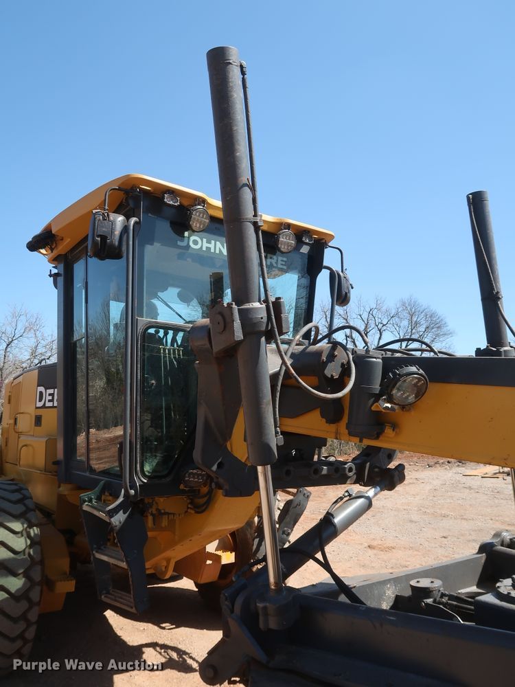 image for item DK3683 2004 John Deere 772D  motor grader