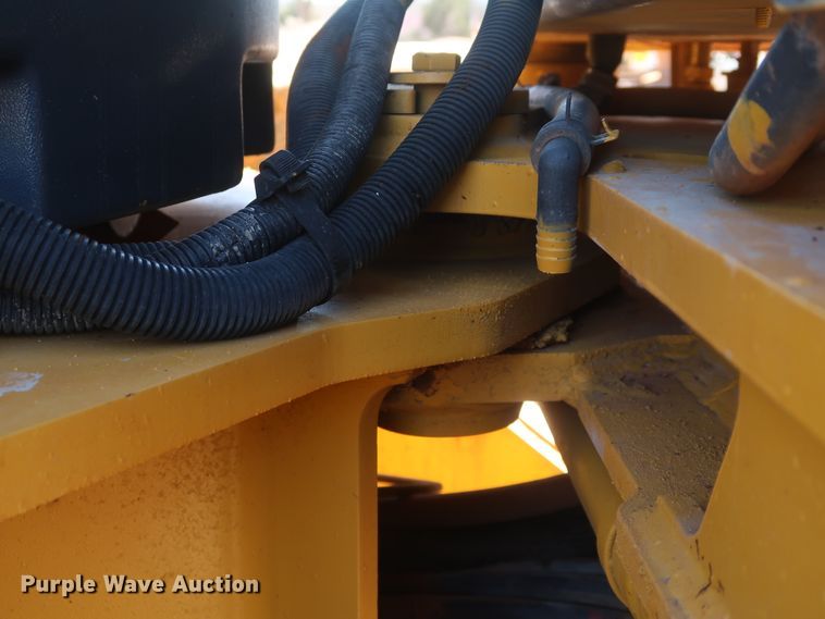 image for item DK3683 2004 John Deere 772D  motor grader