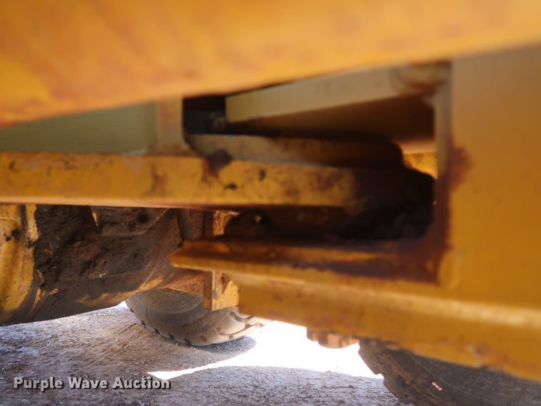 image for item DK3683 2004 John Deere 772D  motor grader