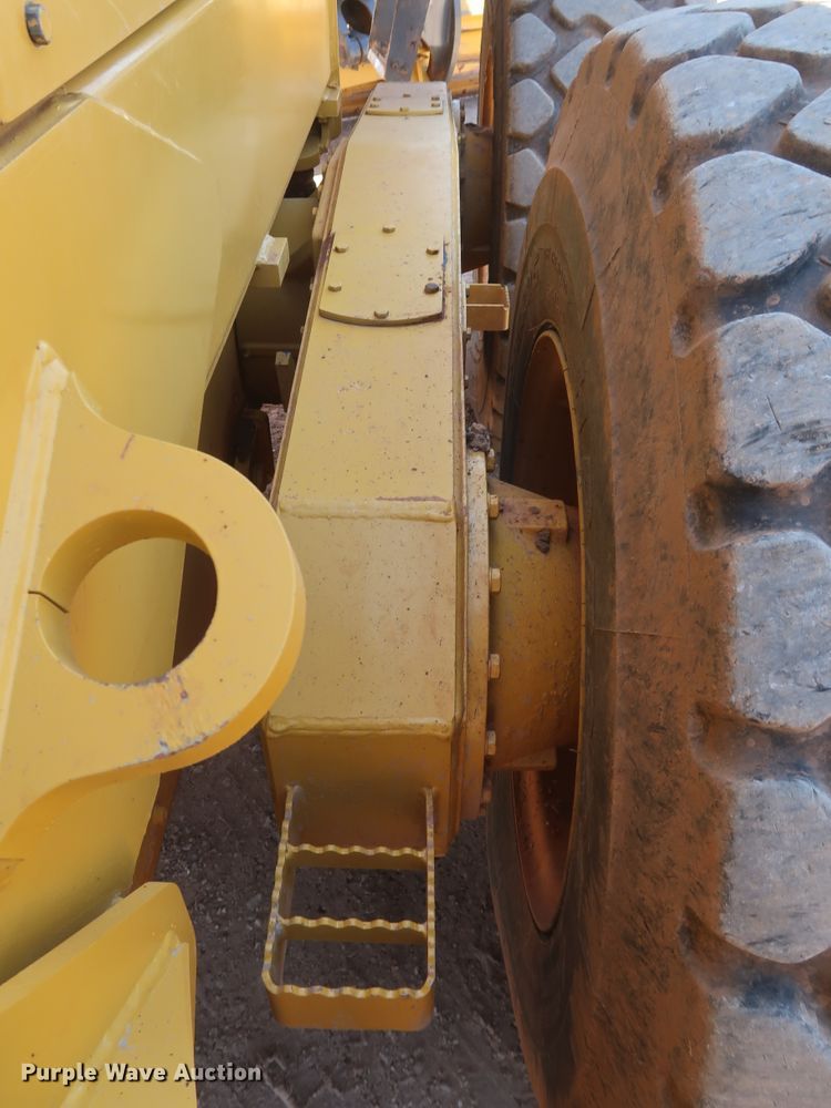 image for item DK3683 2004 John Deere 772D  motor grader