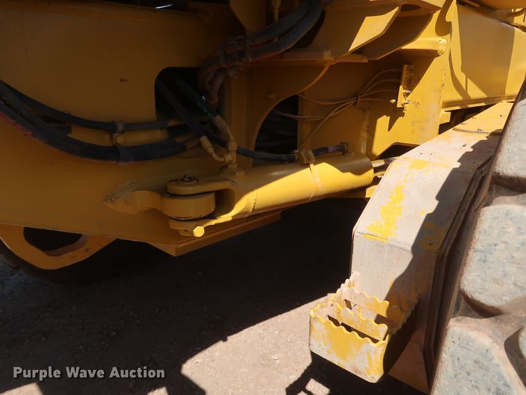 image for item DK3683 2004 John Deere 772D  motor grader