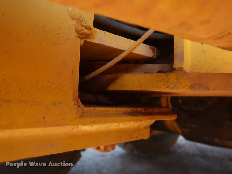 image for item DK3683 2004 John Deere 772D  motor grader