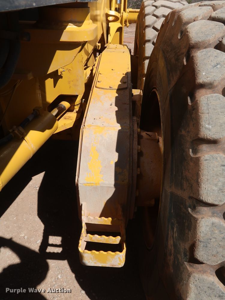 image for item DK3683 2004 John Deere 772D  motor grader