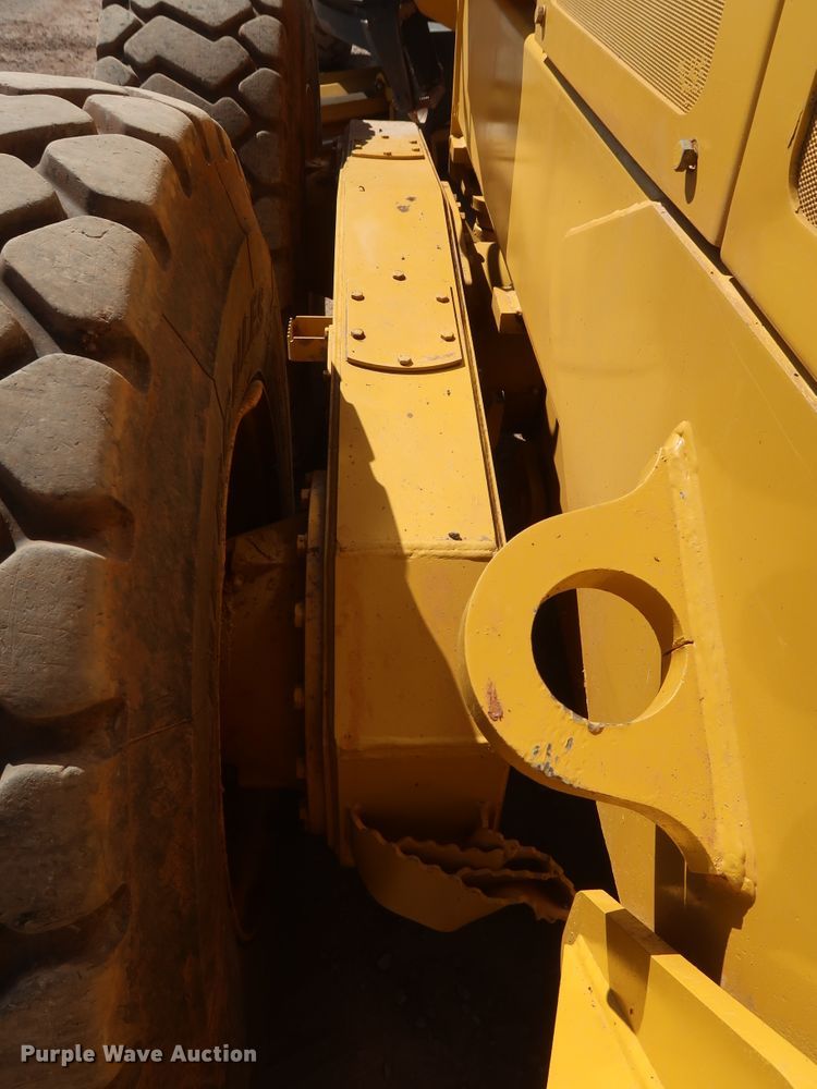 image for item DK3683 2004 John Deere 772D  motor grader