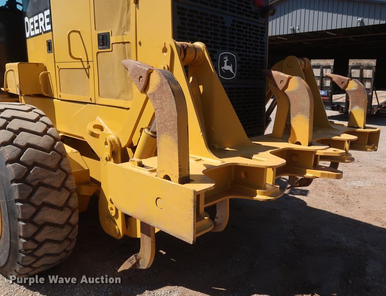 image for item DK3683 2004 John Deere 772D  motor grader