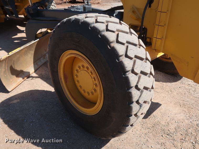 image for item DK3683 2004 John Deere 772D  motor grader