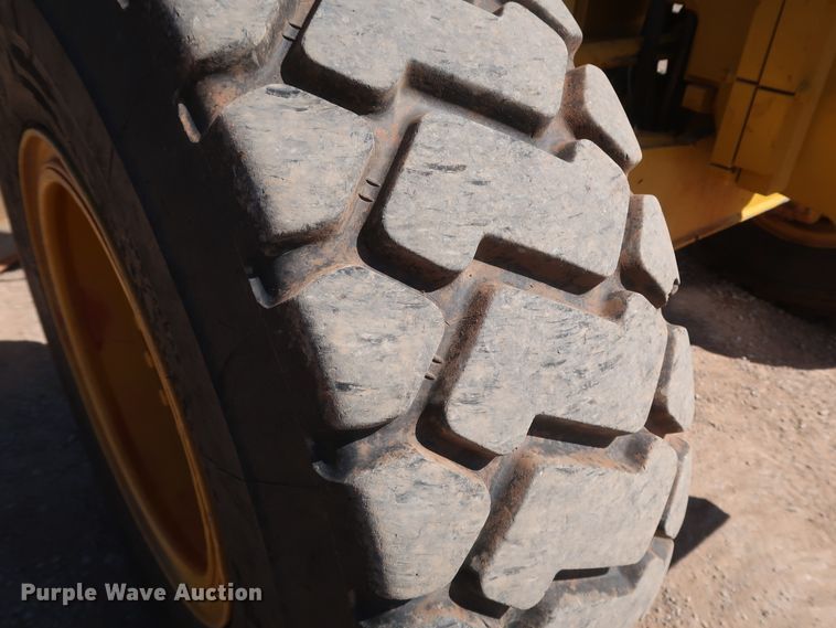 image for item DK3683 2004 John Deere 772D  motor grader