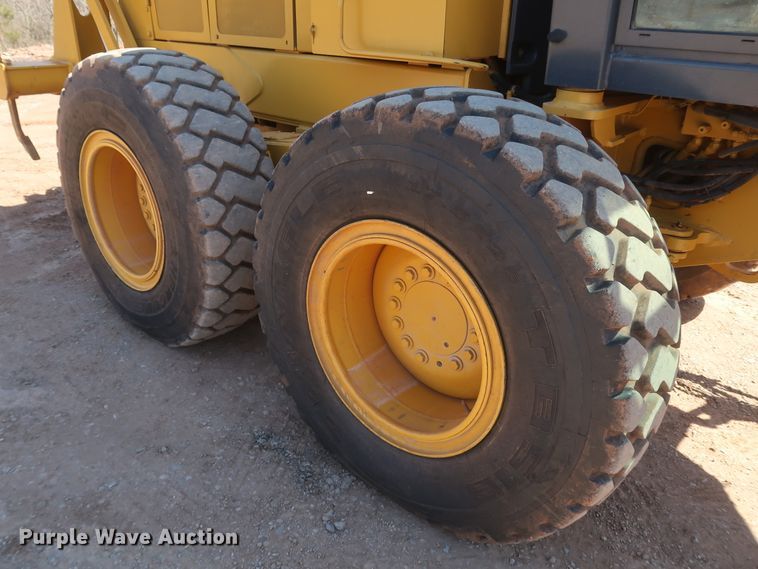 image for item DK3683 2004 John Deere 772D  motor grader