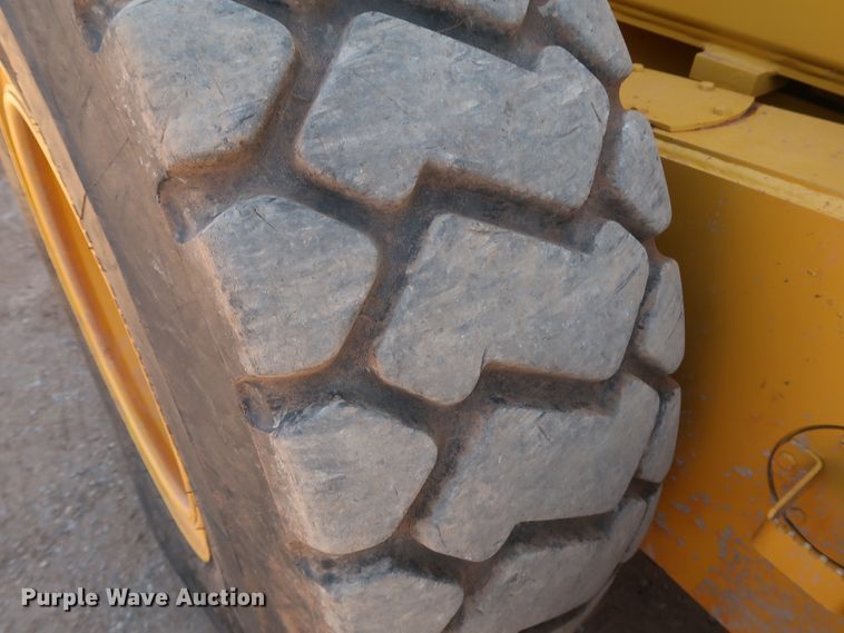 image for item DK3683 2004 John Deere 772D  motor grader