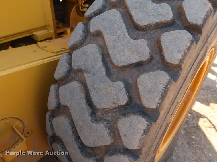 image for item DK3683 2004 John Deere 772D  motor grader