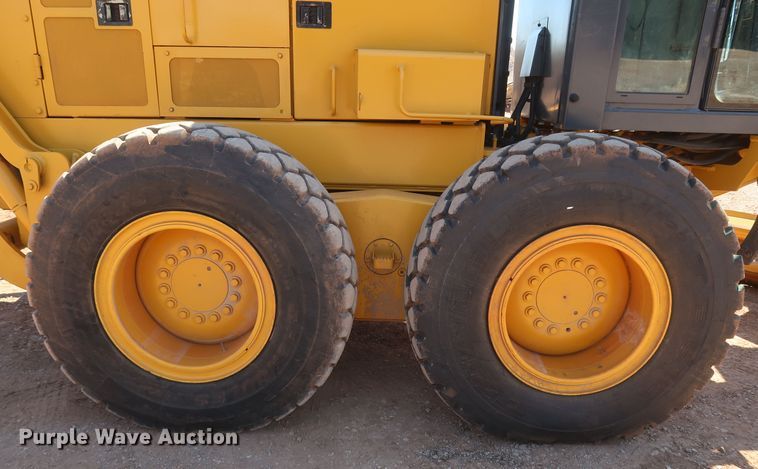 image for item DK3683 2004 John Deere 772D  motor grader