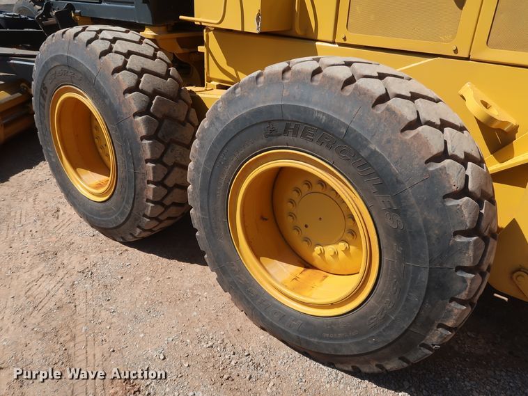 image for item DK3683 2004 John Deere 772D  motor grader