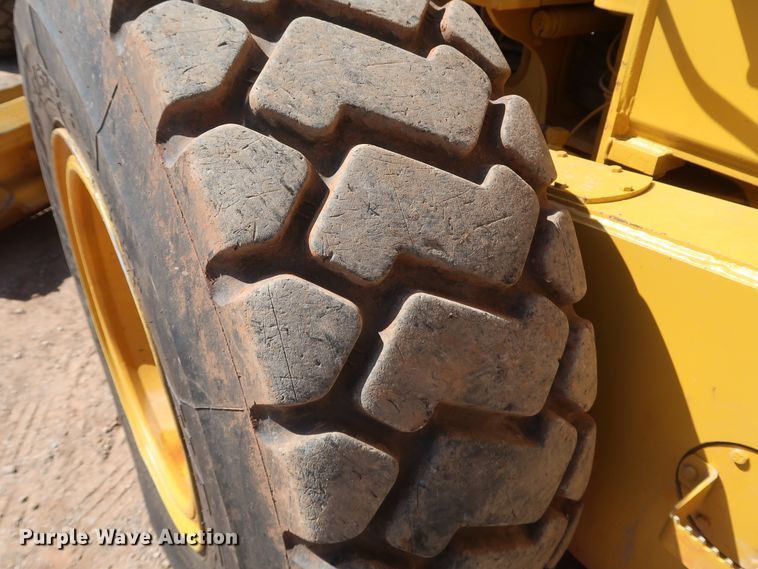 image for item DK3683 2004 John Deere 772D  motor grader