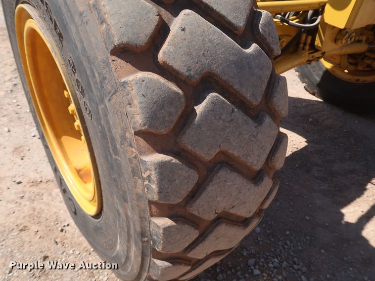 image for item DK3683 2004 John Deere 772D  motor grader