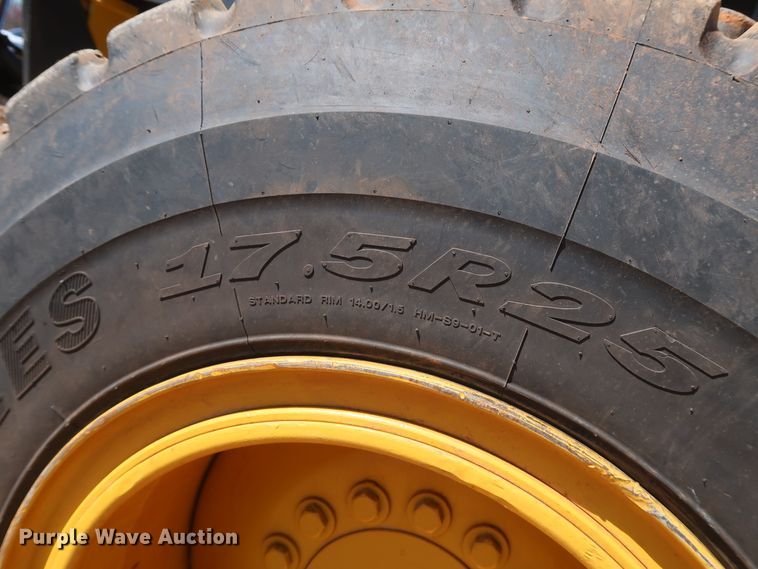 image for item DK3683 2004 John Deere 772D  motor grader