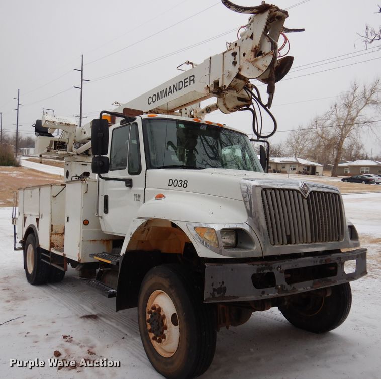 image for item DK4290 2006 International 7300  digger derrick truck