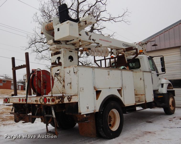 image for item DK4290 2006 International 7300  digger derrick truck