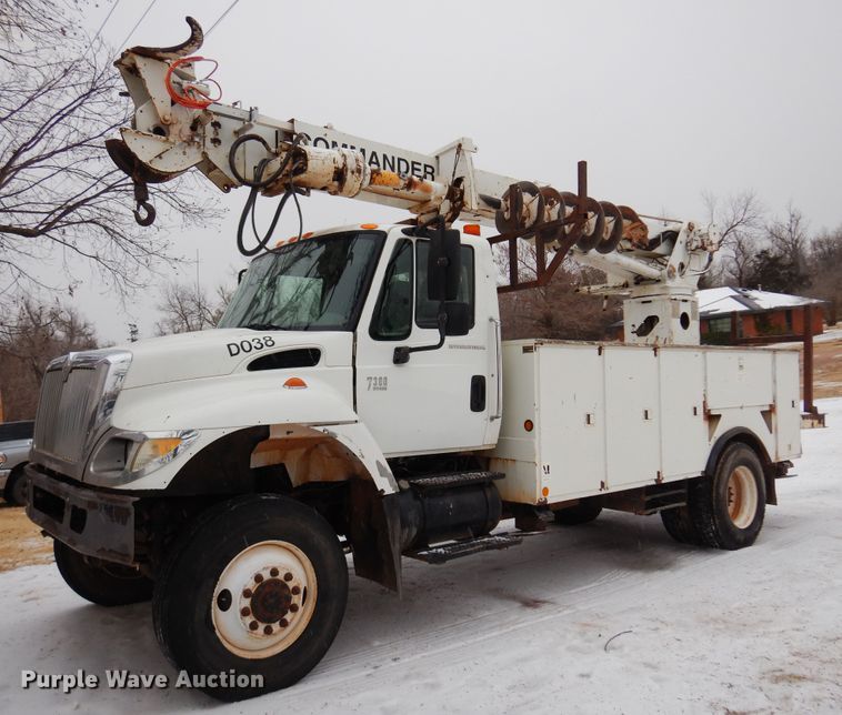 image for item DK4290 2006 International 7300  digger derrick truck