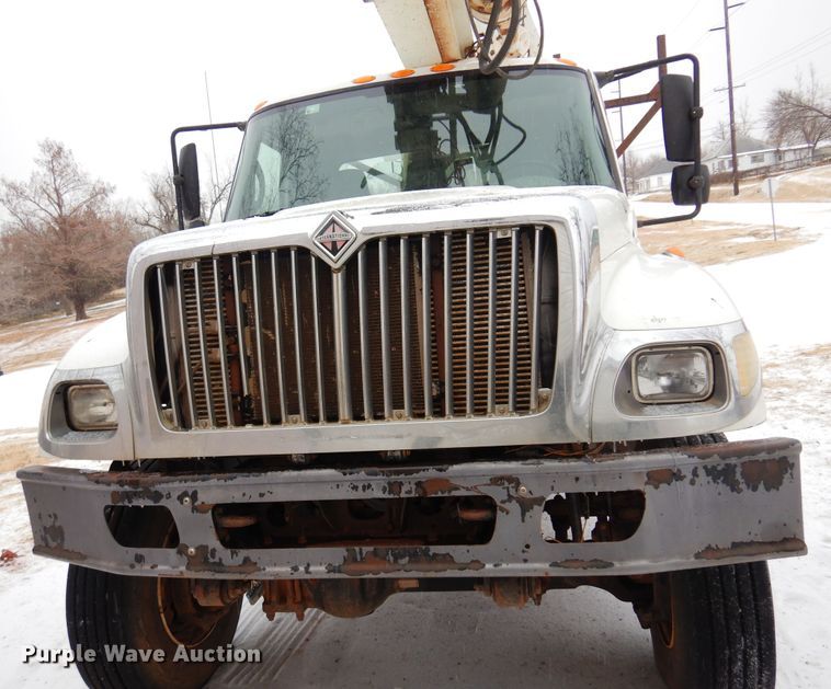 image for item DK4290 2006 International 7300  digger derrick truck