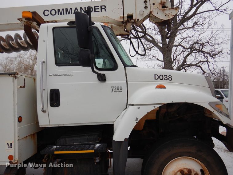 image for item DK4290 2006 International 7300  digger derrick truck