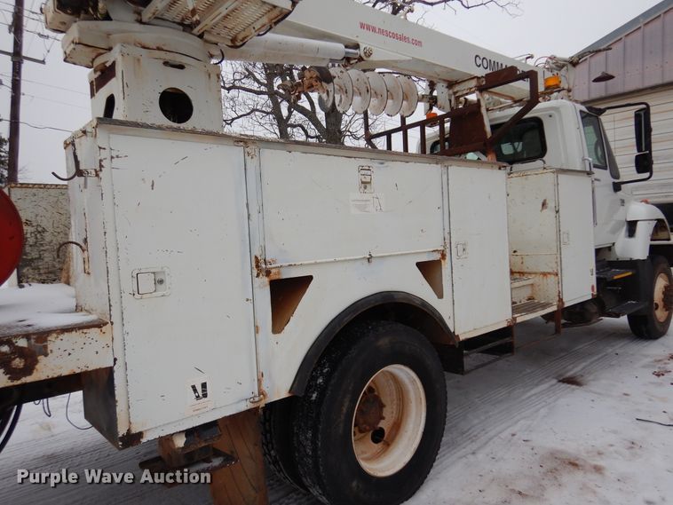 image for item DK4290 2006 International 7300  digger derrick truck