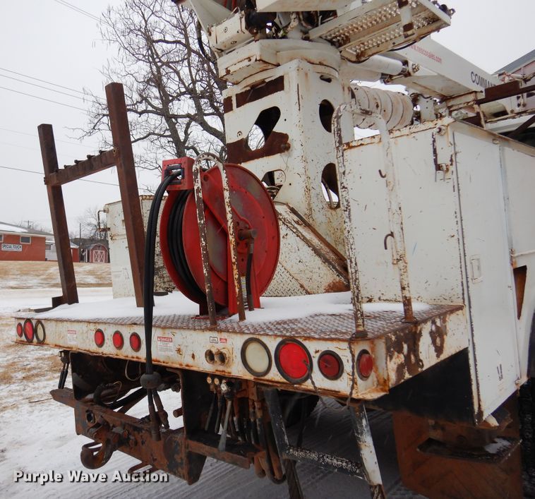 image for item DK4290 2006 International 7300  digger derrick truck